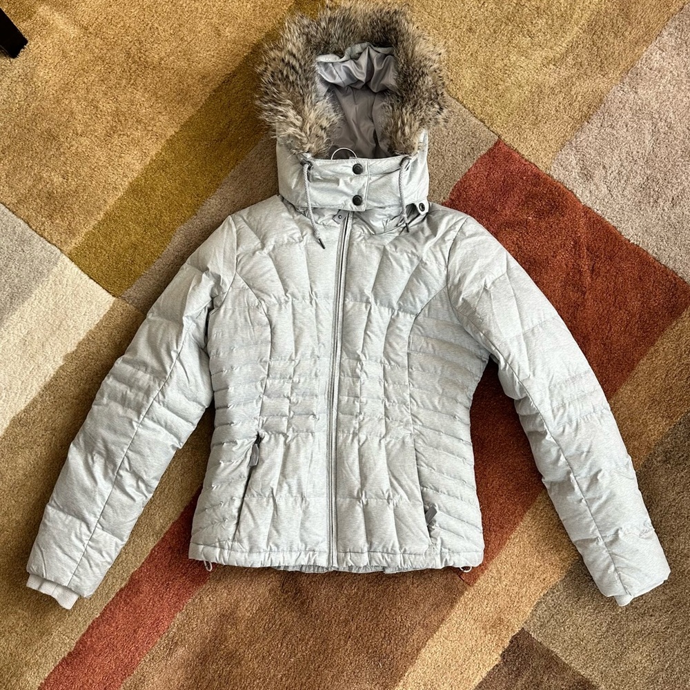 EDDIE BAUER woman puffer jacket .
In very good condition.